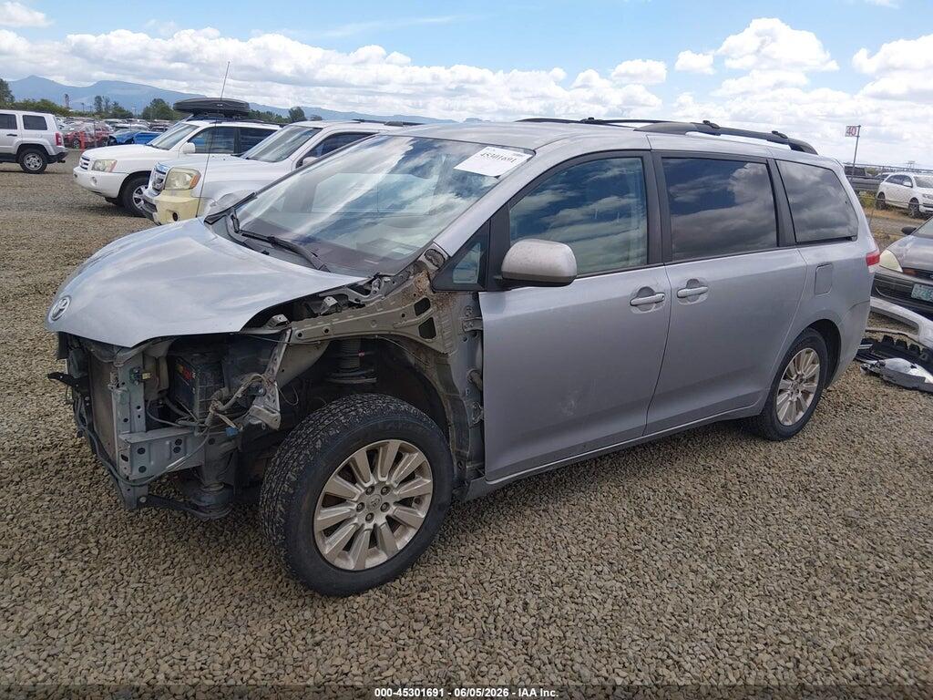 5TDJK3DC8DS050524 2013 TOYOTA SIENNA photo no. 2