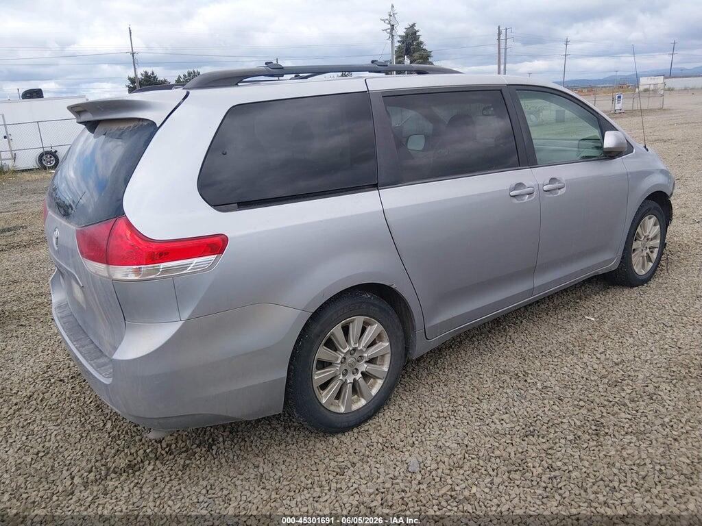 5TDJK3DC8DS050524 2013 TOYOTA SIENNA photo no. 4