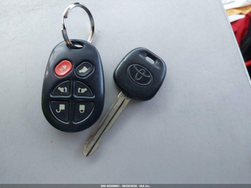 5TDXK3DC5DS335921 2013 TOYOTA SIENNA photo no. 11