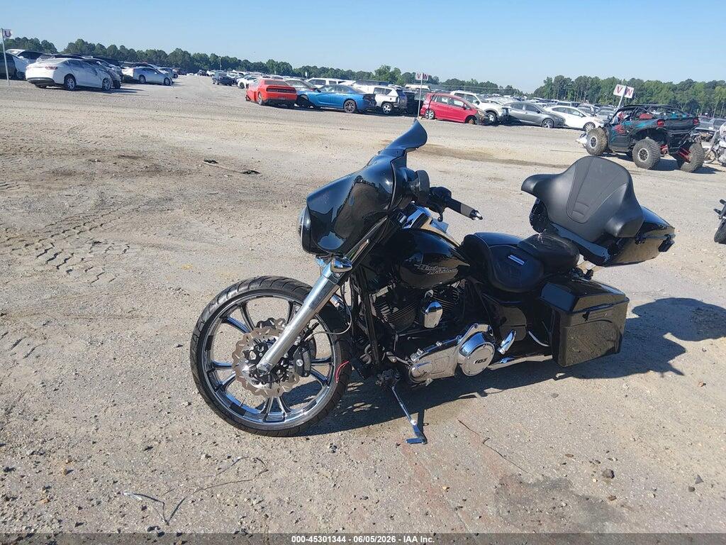 1HD1KBM19CB664933 2012 HARLEY-DAVIDSON FLHX photo no. 2