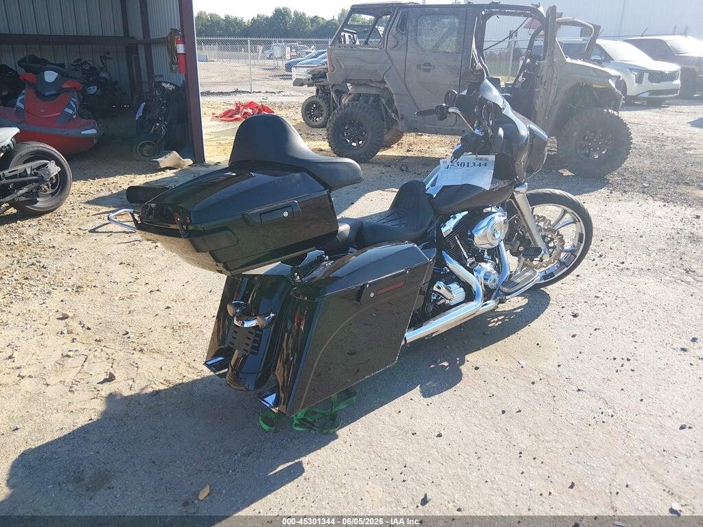 1HD1KBM19CB664933 2012 HARLEY-DAVIDSON FLHX photo no. 4