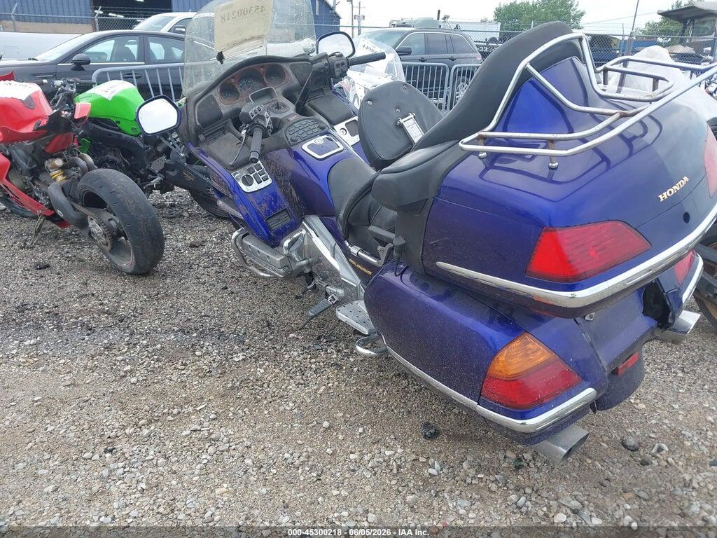 1HFSC47463A202653 2003 HONDA GL1800 photo no. 3