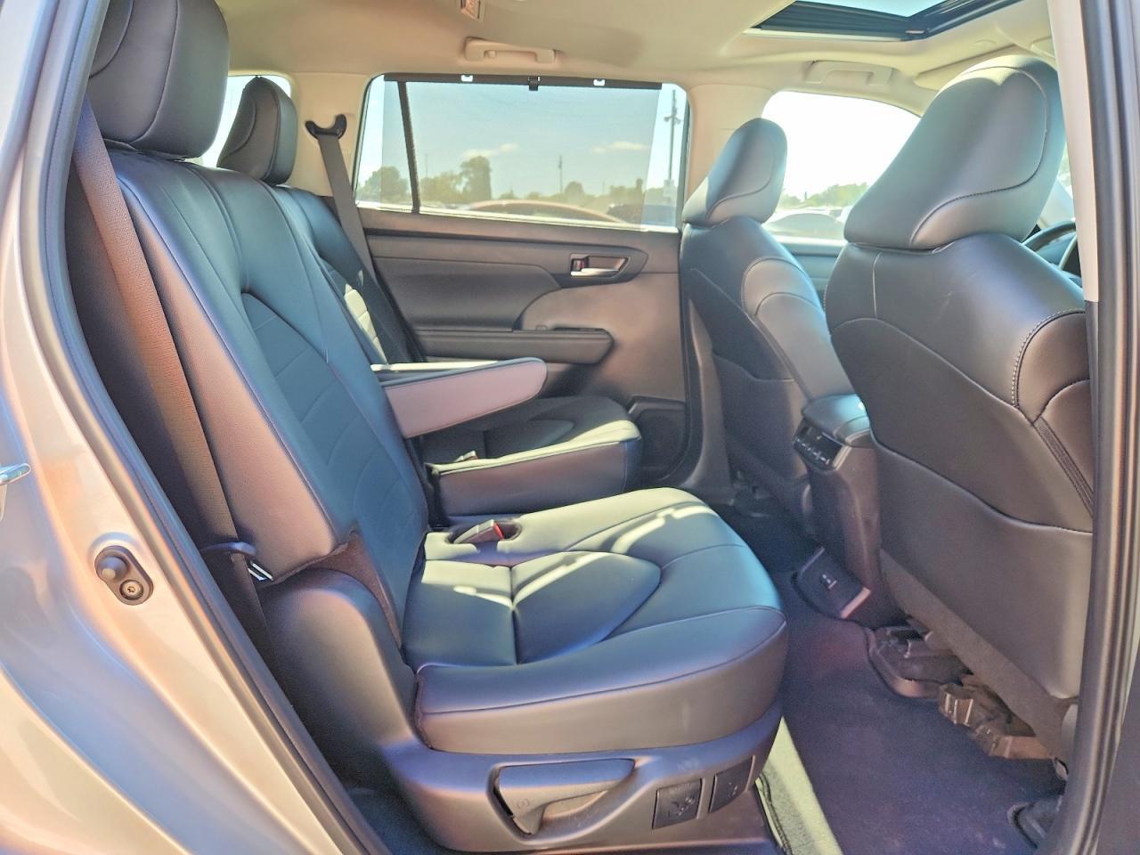 5TDKDRAH5RS053129 2024 TOYOTA HIGHLANDER photo no. 11