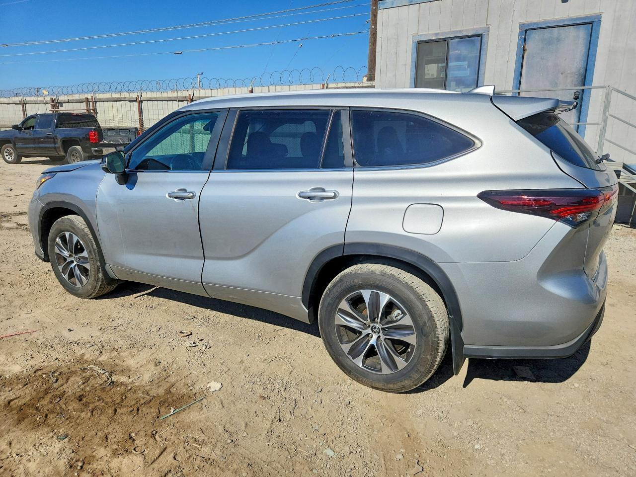 5TDKDRAH5RS053129 2024 TOYOTA HIGHLANDER photo no. 2