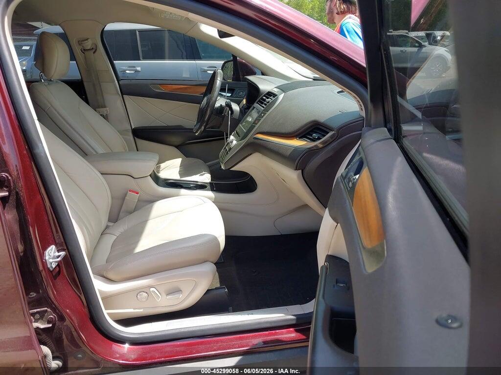 5LMCJ2D90KUL09695 2019 LINCOLN MKC photo no. 5