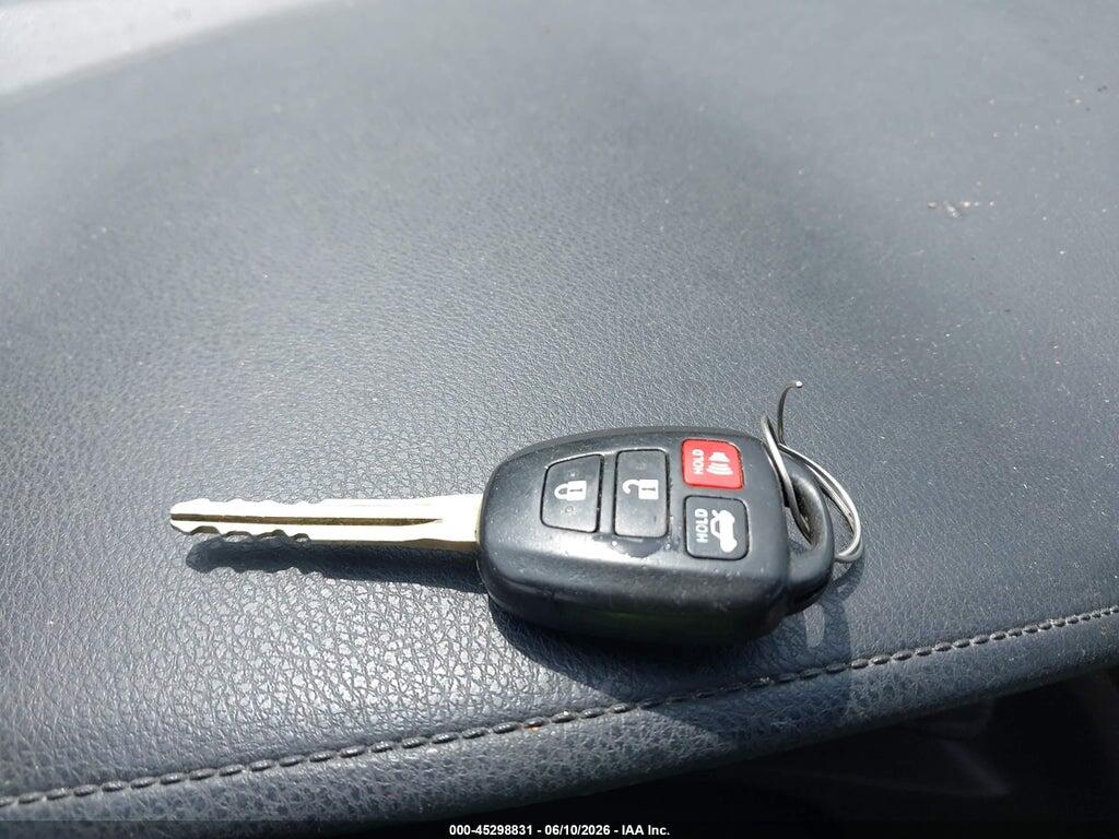5YFBURHE3JP802924 2018 TOYOTA COROLLA photo no. 11