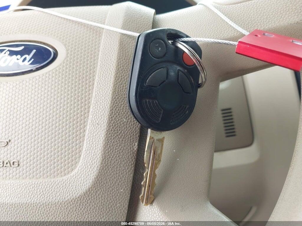 1FMCU03108KD15477 2008 FORD ESCAPE photo no. 11