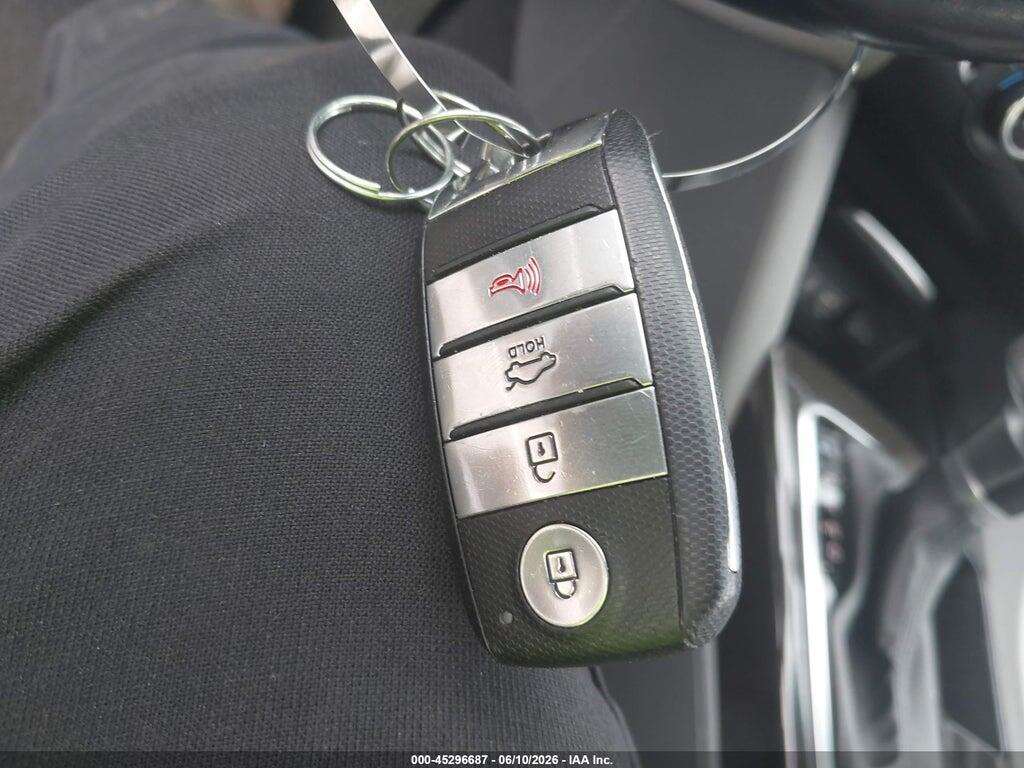 5XXGU4L32GG079583 2016 KIA OPTIMA photo no. 11