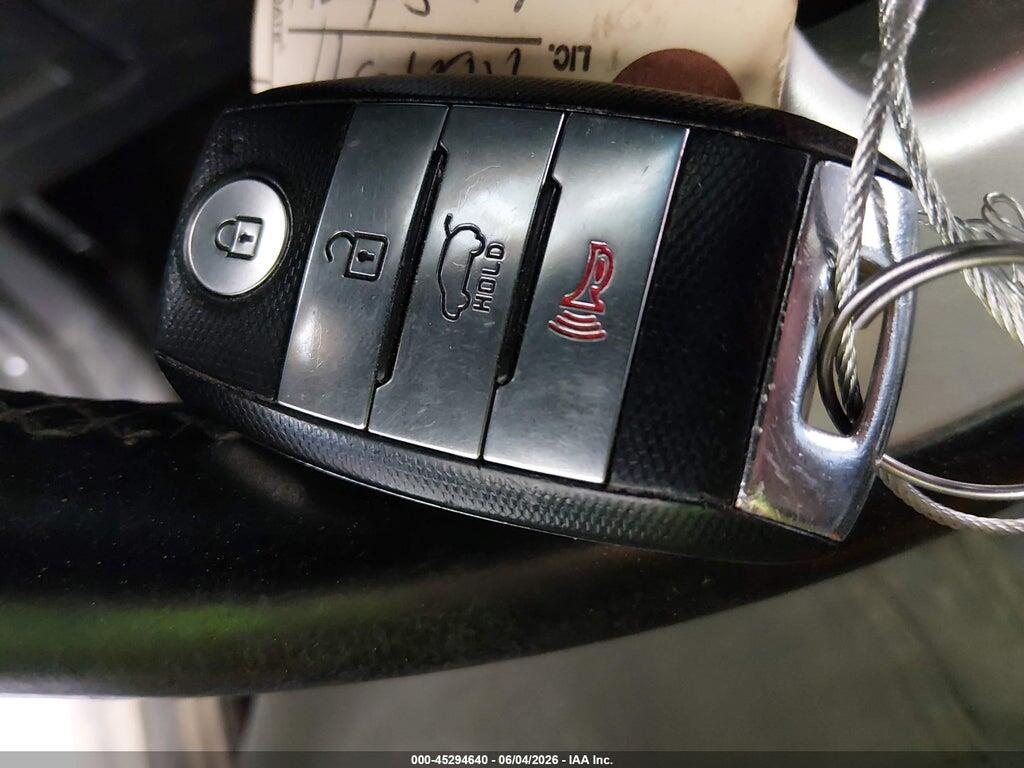 KNDJP3A50H7456272 2017 KIA SOUL photo no. 11