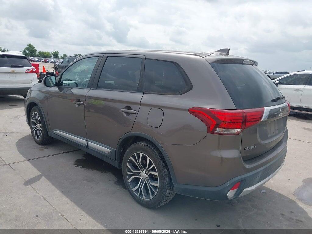 JA4AD3A38JZ064409 2018 MITSUBISHI OUTLANDER photo no. 3