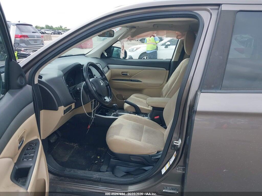 JA4AD3A38JZ064409 2018 MITSUBISHI OUTLANDER photo no. 5