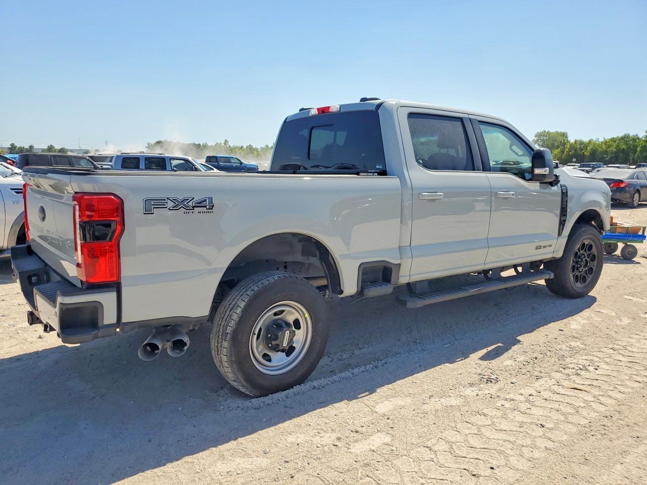 2026 FORD F250 SUPER DUTY — Фото 3 из 12