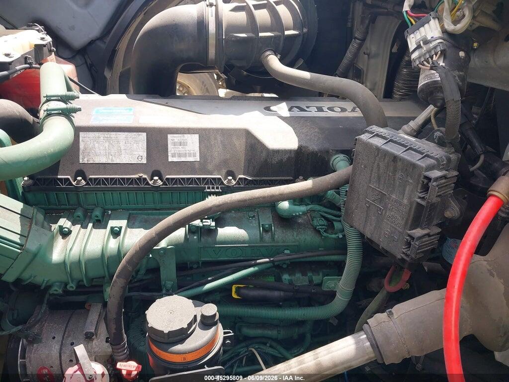 4V4NC9EH5PN622045 2023 VOLVO VNL photo no. 10