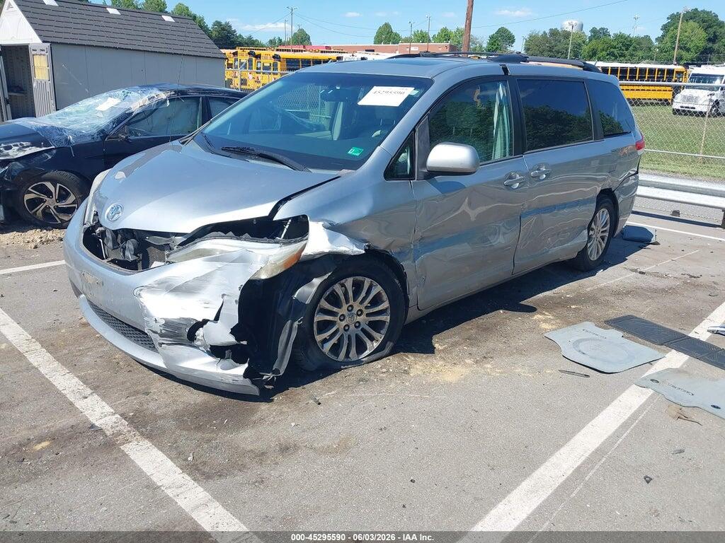 5TDYK3DC7ES483705 2014 TOYOTA SIENNA photo no. 2