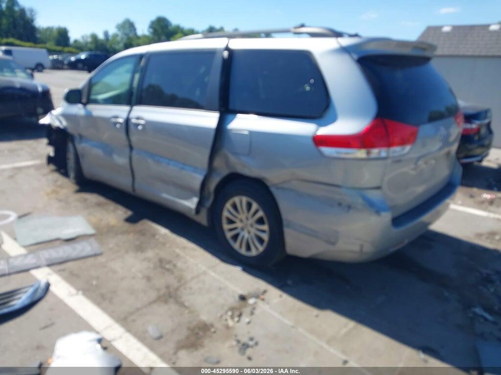 5TDYK3DC7ES483705 2014 TOYOTA SIENNA photo no. 3