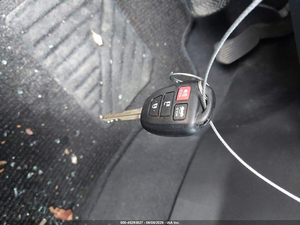 5YFBURHE2JP815132 2018 TOYOTA COROLLA photo no. 11