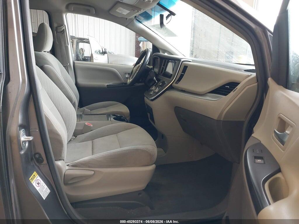 5TDKZ3DC6HS849725 2017 TOYOTA SIENNA photo no. 5