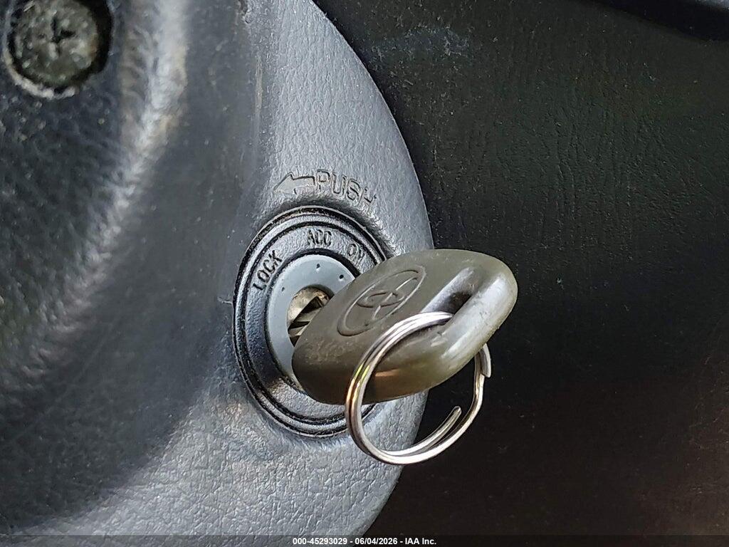 2T1KR32E55C459174 2005 TOYOTA MATRIX photo no. 11