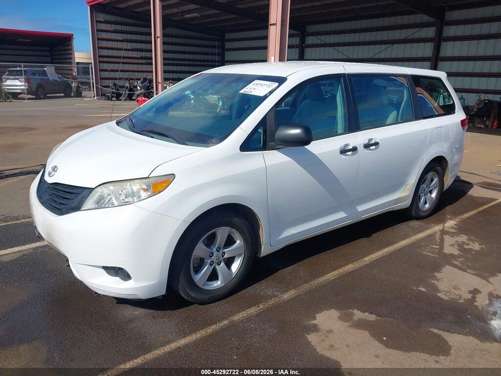 5TDZK3DC1ES429465 2014 TOYOTA SIENNA photo no. 2