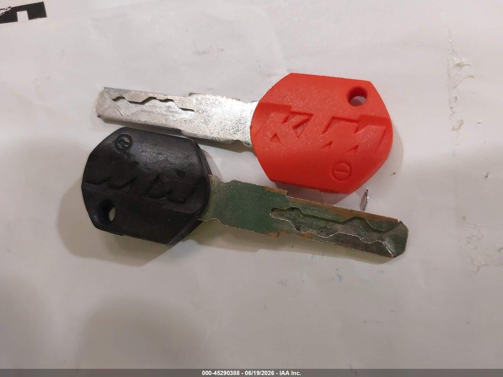VBKV19409EM902016 2014 KTM 1190 photo no. 11