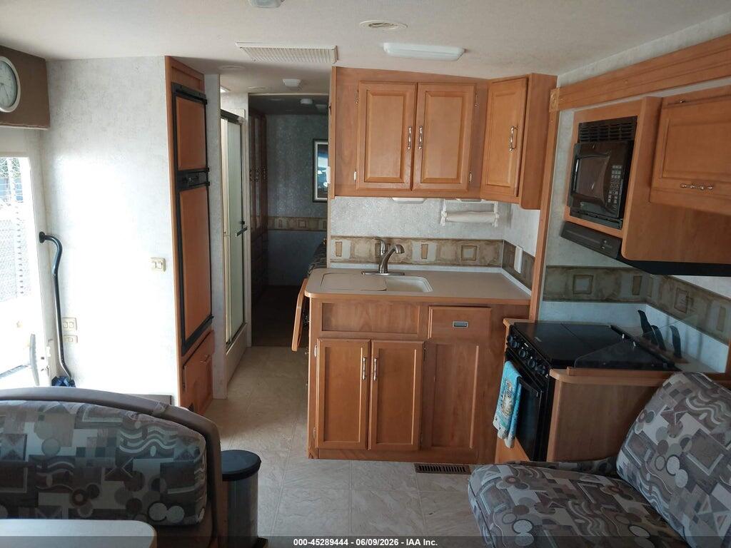 5B4LP57G153409029 2005 WORKHORSE CUSTOM CHASSIS MOTORHOME CHASSIS photo no. 5