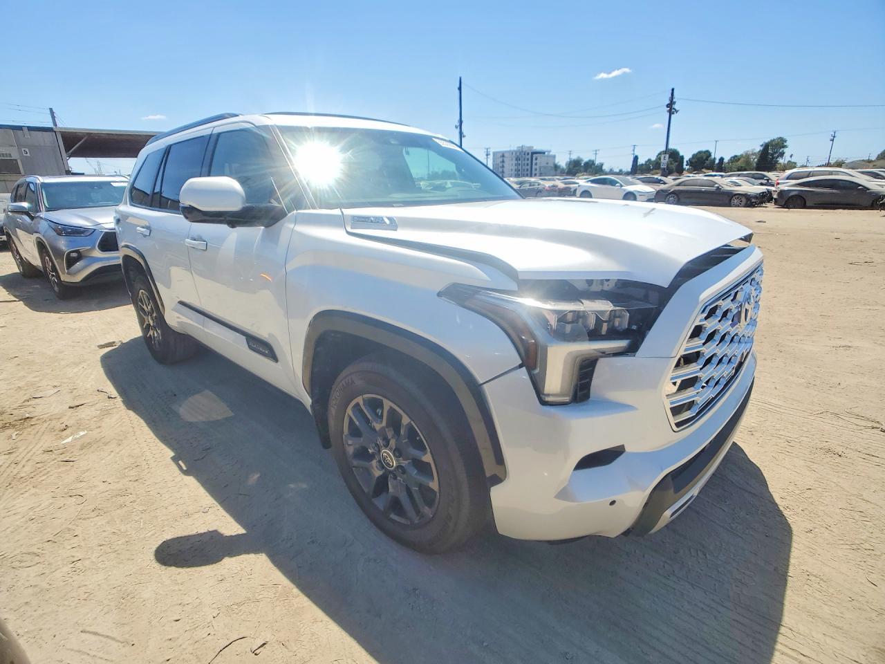 2024 TOYOTA SEQUOIA PLATINUM — Фото 4 из 13