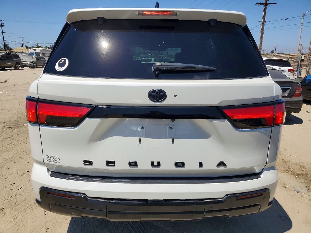 2024 TOYOTA SEQUOIA PLATINUM — Фото 6 из 13