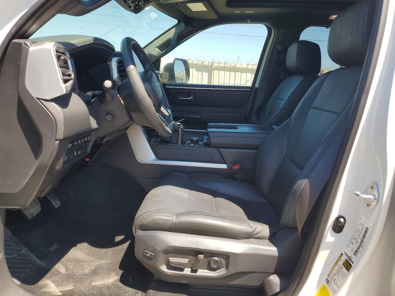 2024 TOYOTA SEQUOIA PLATINUM — Фото 7 из 13