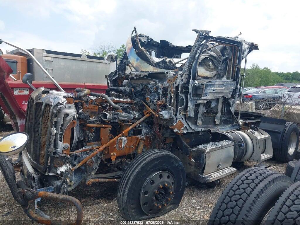1XPBA48X5JD492807 2018 PETERBILT 579 photo no. 2