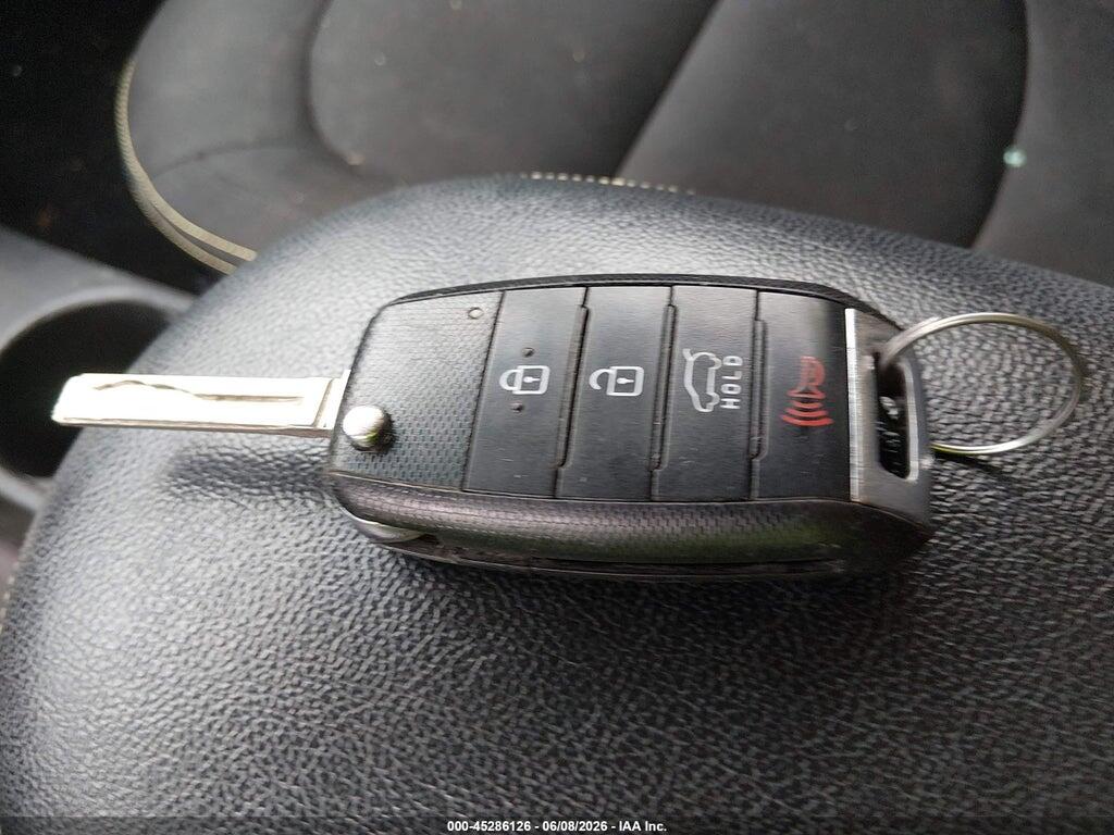 KNDJP3A50G7326037 2016 KIA SOUL photo no. 11