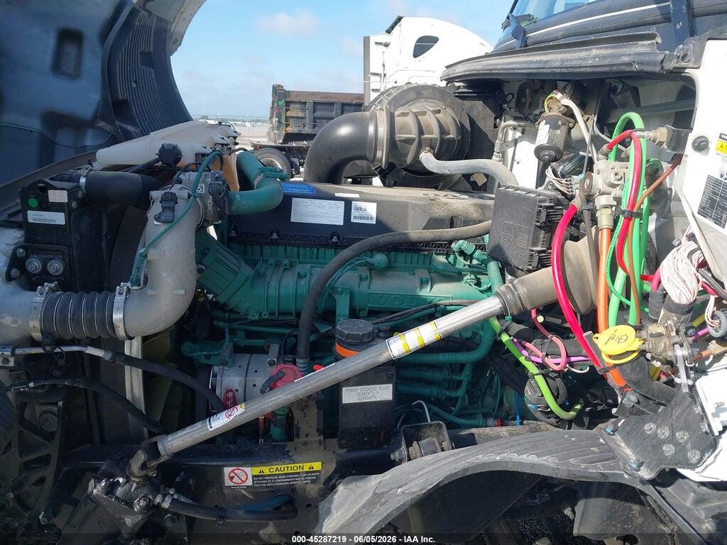 4V4NC9EH4RN657520 2024 VOLVO VNL photo no. 10