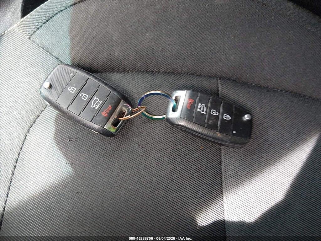KNDJP3A52G7828998 2016 KIA SOUL photo no. 11
