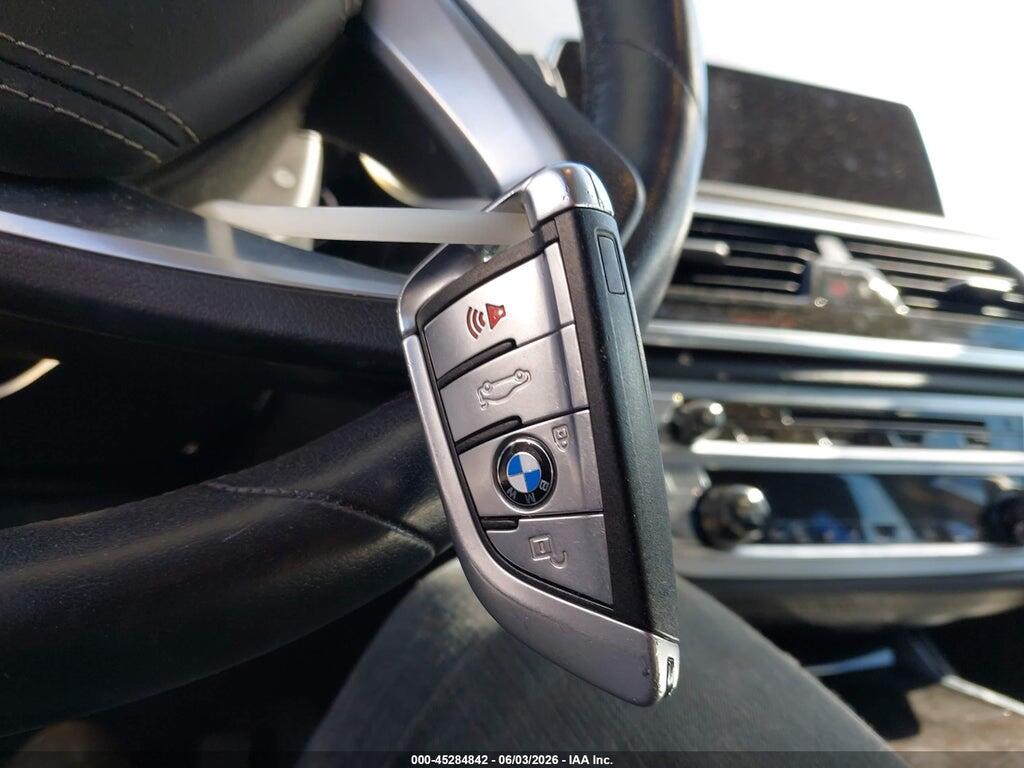 WBA7F2C51GGE12333 2016 BMW 750I photo no. 11