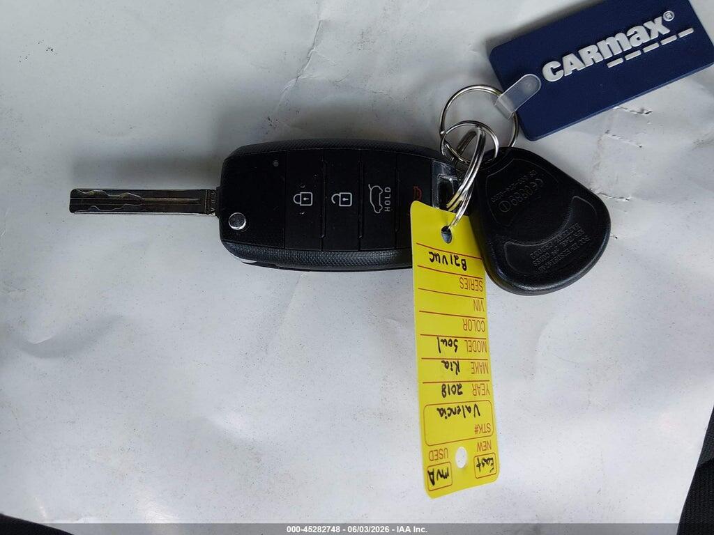 KNDJN2A28J7589857 2018 KIA SOUL photo no. 11