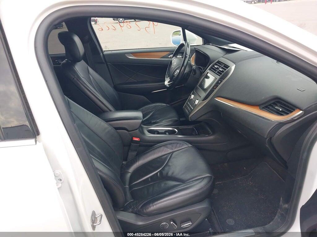 5LMCJ3D95KUL43041 2019 LINCOLN MKC photo no. 5