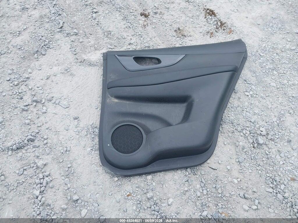 KNMAT2MVXHP603828 2017 NISSAN ROGUE photo no. 12