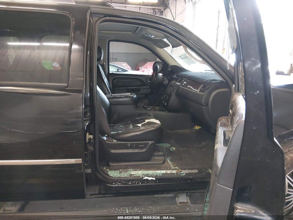 1GKUKMEF2AR275063 2010 GMC YUKON XL 1500 photo no. 5
