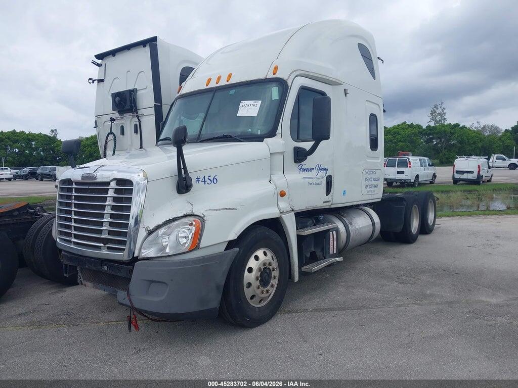 1FUJGLBG9CSBV6456 2012 FREIGHTLINER CASCADIA 125 photo no. 2