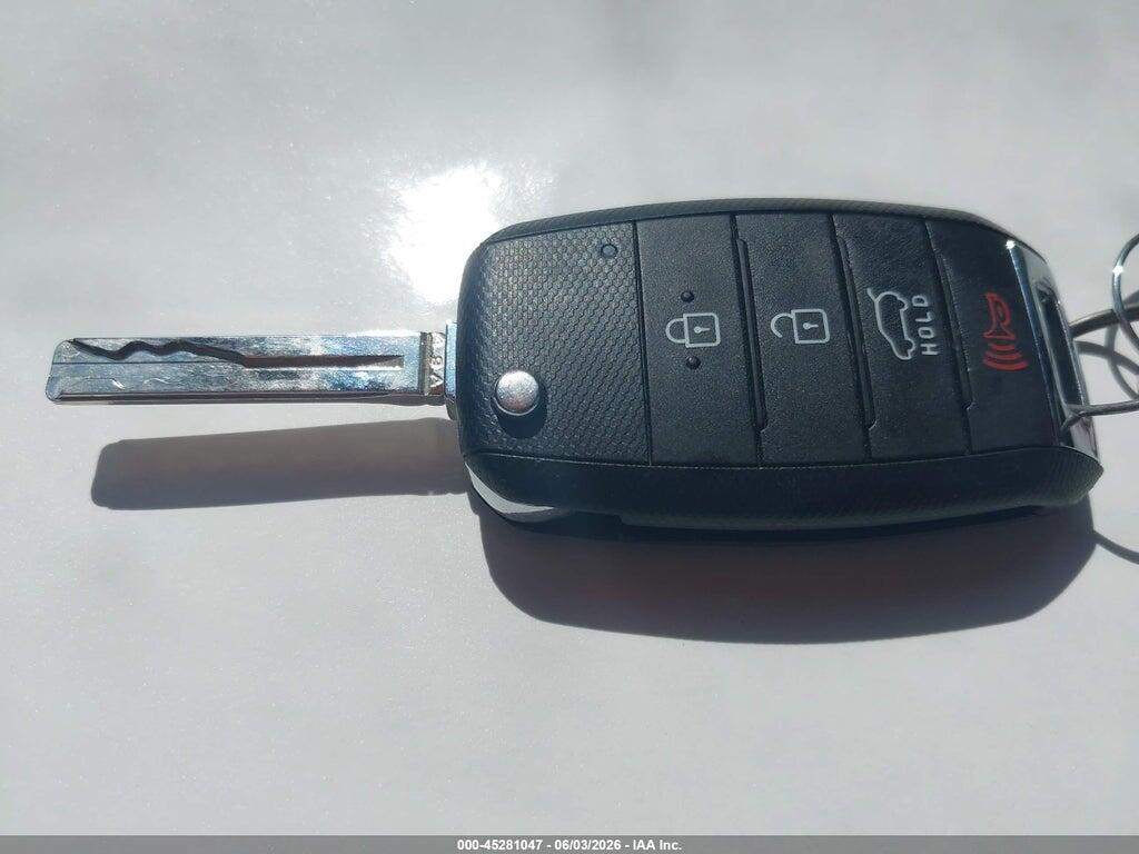 KNDJN2A27G7314778 2016 KIA SOUL photo no. 11
