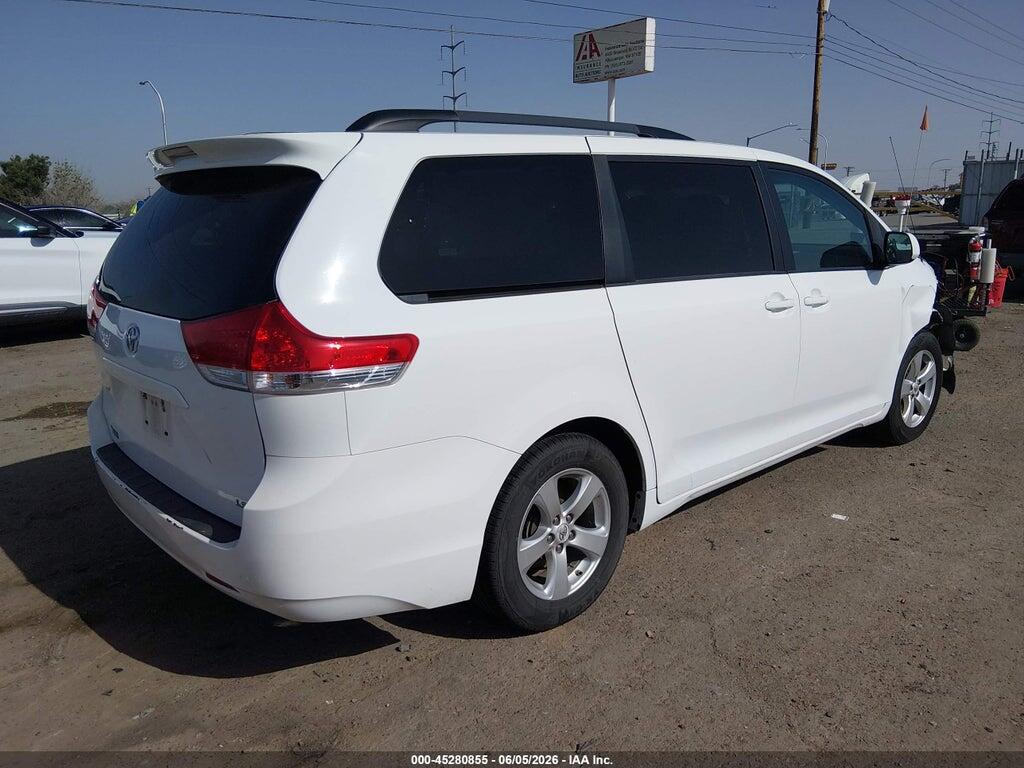 5TDKK3DC9CS224569 2012 TOYOTA SIENNA photo no. 4
