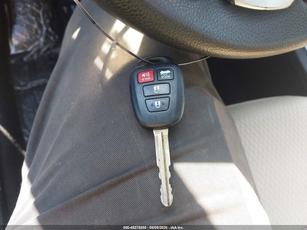 2T1BURHE8HC804940 2017 TOYOTA COROLLA photo no. 11