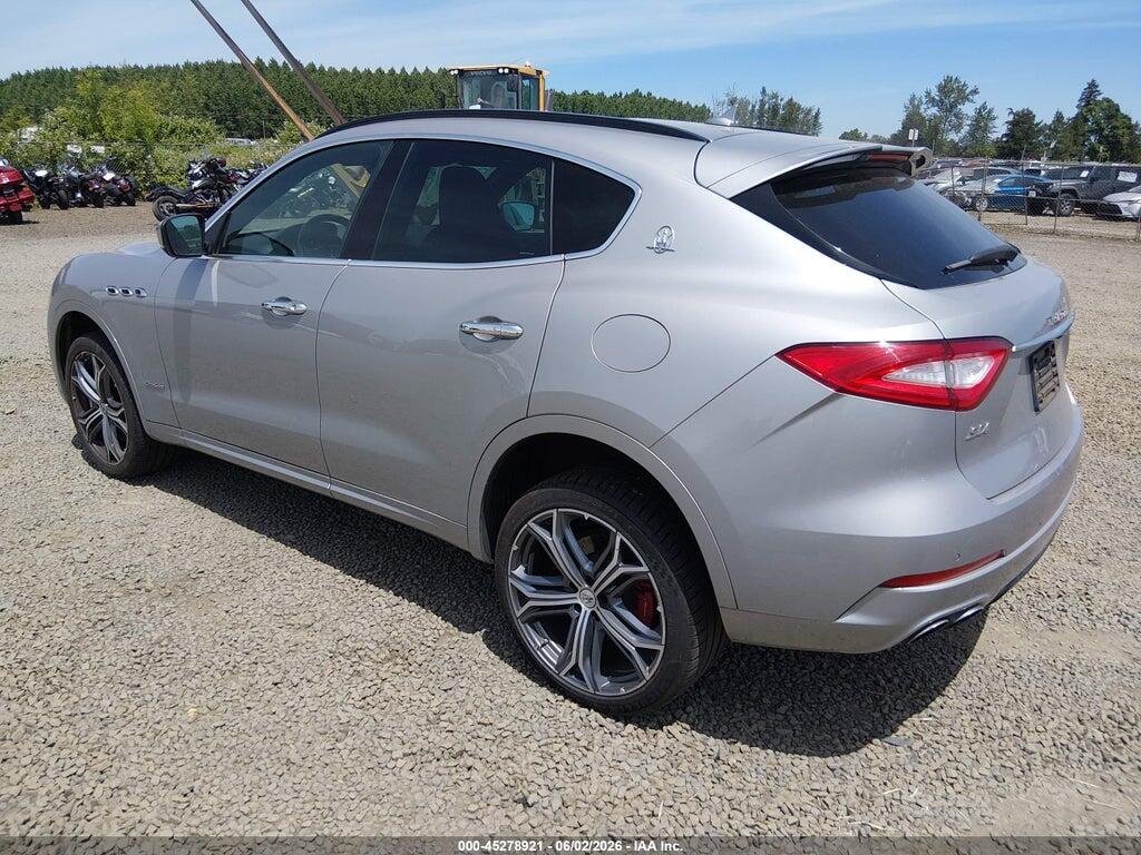 ZN661YUS9JX299478 2018 MASERATI LEVANTE photo no. 3