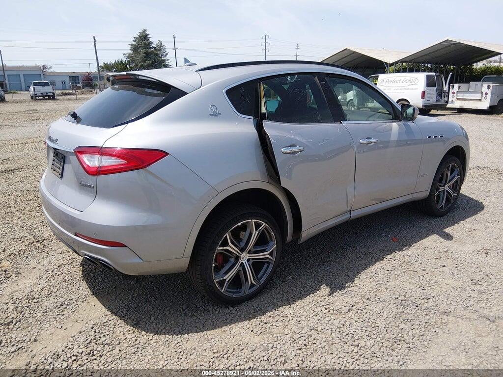 ZN661YUS9JX299478 2018 MASERATI LEVANTE photo no. 4