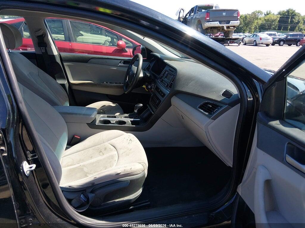 5NPE24AF3HH520640 2017 HYUNDAI SONATA photo no. 5