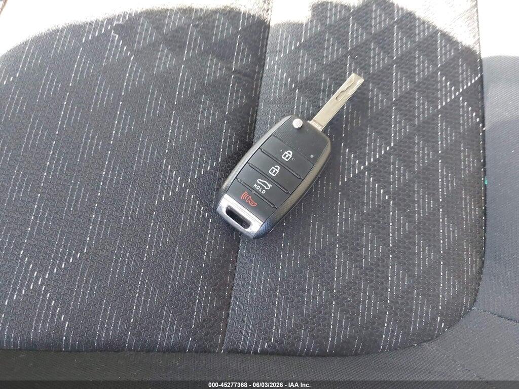 3KPA25AB0JE044827 2018 KIA RIO photo no. 11