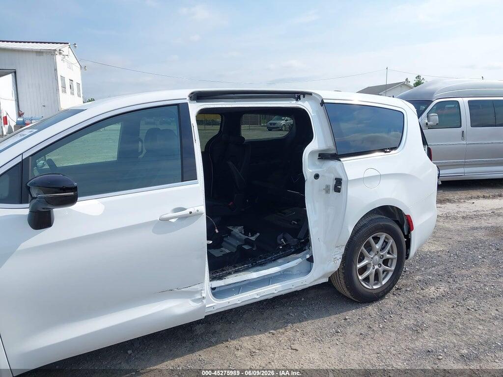 2C4RC1CG2TR261931 2026 CHRYSLER VOYAGER photo no. 6