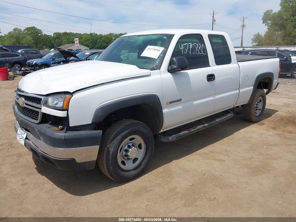 1GCHC29U17E146447 2007 CHEVROLET SILVERADO 2500HD CLASSIC photo no. 2