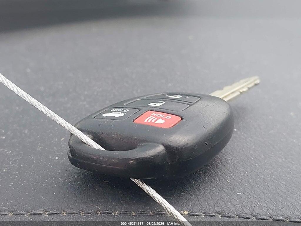 5YFBURHE2HP577650 2017 TOYOTA COROLLA photo no. 11