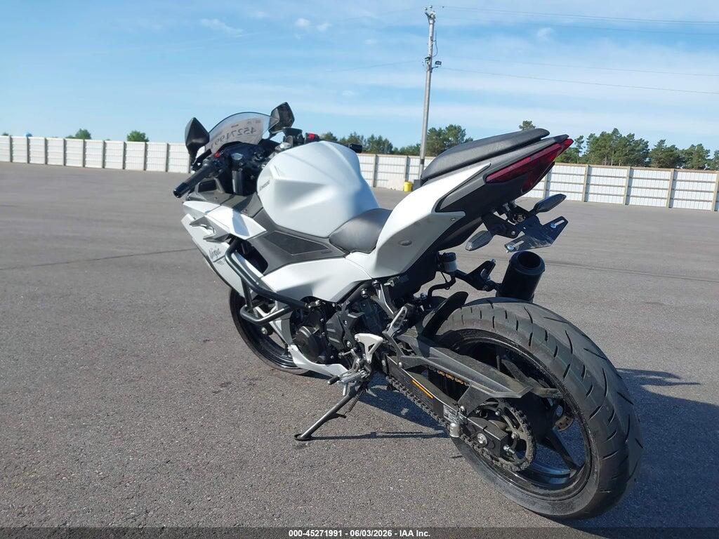 ML5EXGG14SDA69761 2025 KAWASAKI EX500 photo no. 3