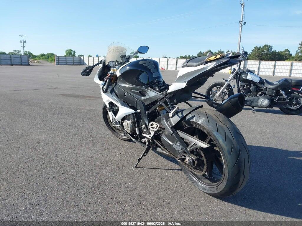 WB10D2102GZ353308 2016 BMW S 1000 photo no. 3